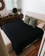 Lara Black - PARTY BLANKETâ¢ - Queen
